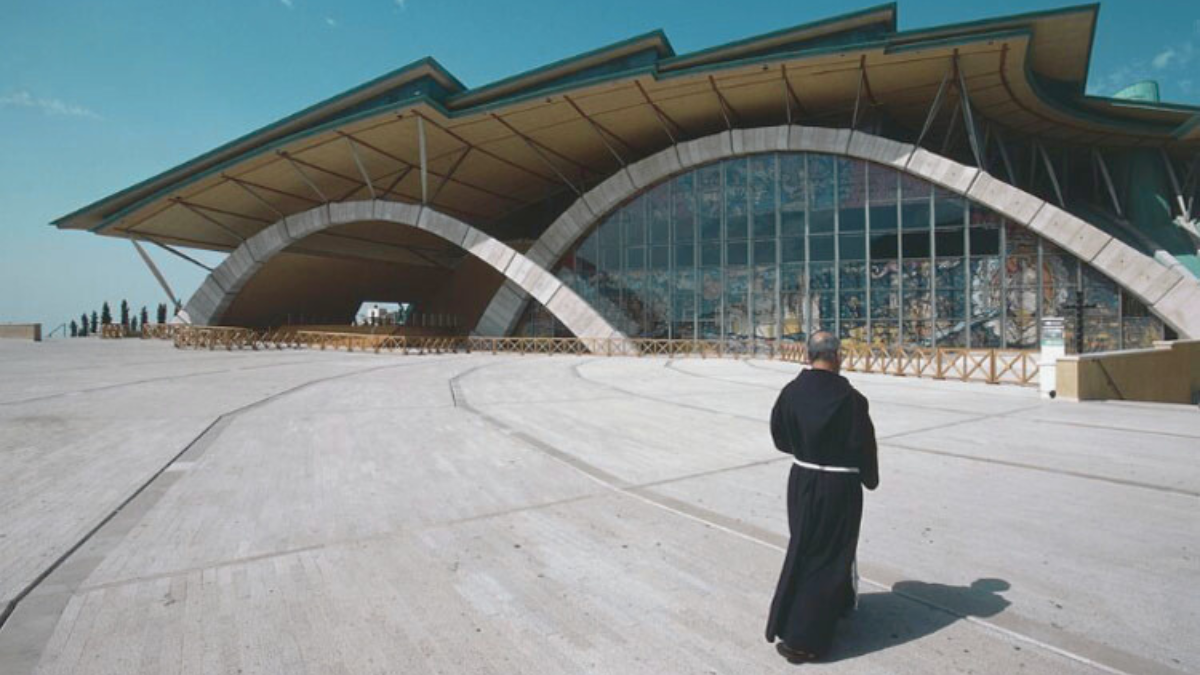 PADRE PIO and the Miracles of Italy